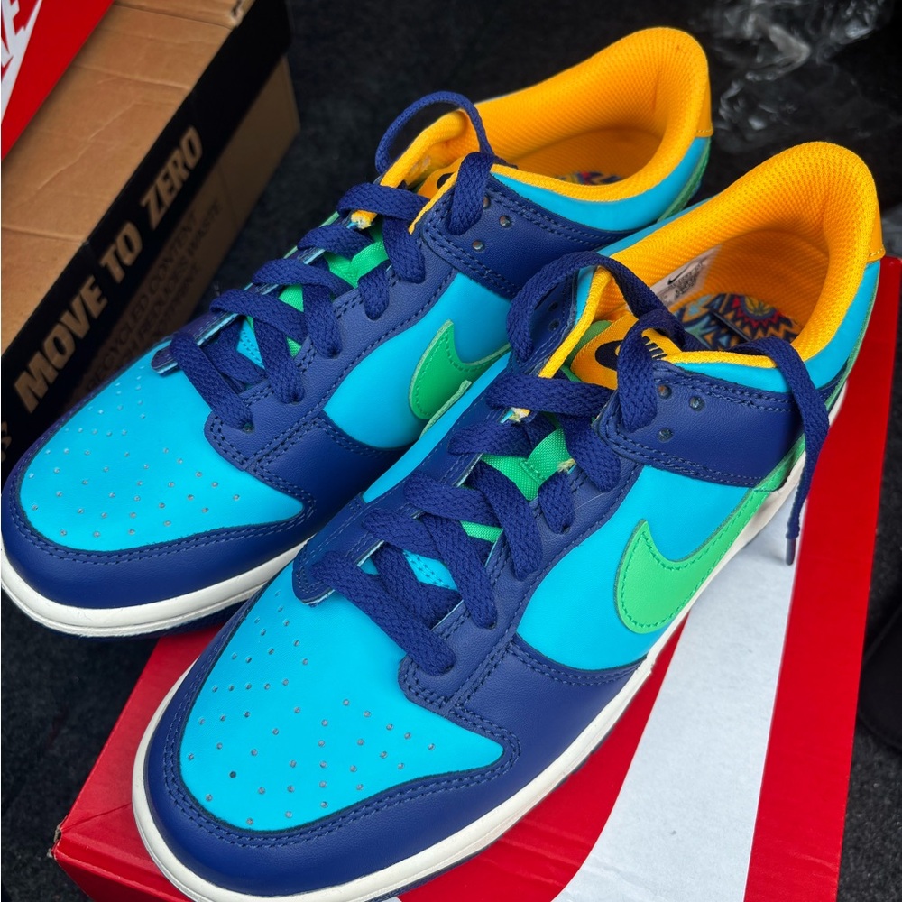Nike Dunk - Picture 2 of 5